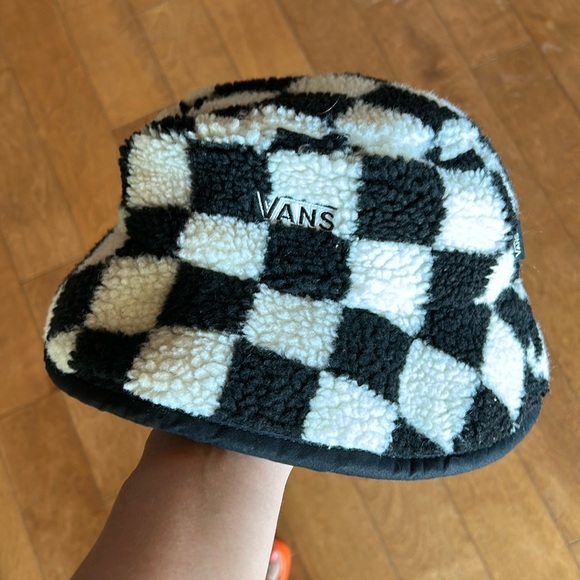 Fuzzy checkerboard Vans bucket hat - Picture 2 of 6